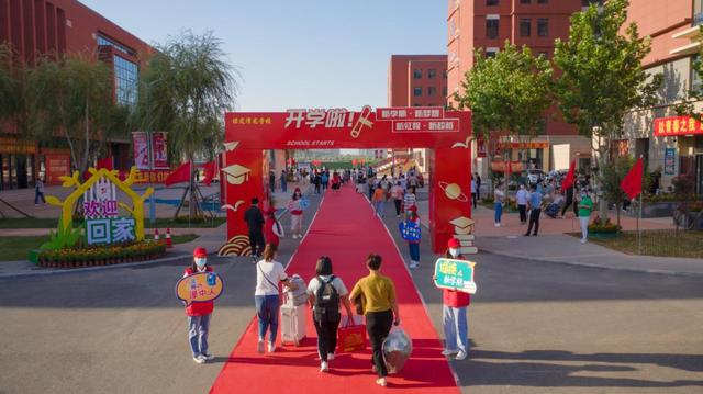 保定泽龙学校:"闯关游戏"迎新生,赢好运聚人气