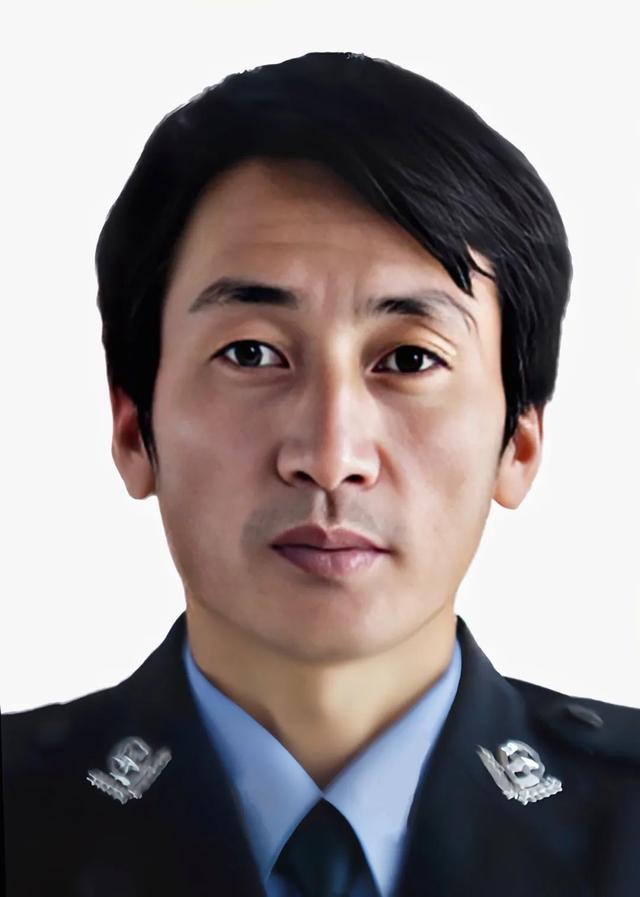 2021年5月11日,赵志在开展交通安全检查时,被一名男子驾车冲卡撞倒,拖