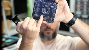 直言这辈子都不要买公版RTX 5090！维修工程师痛批：史上最糟糕GPU设计