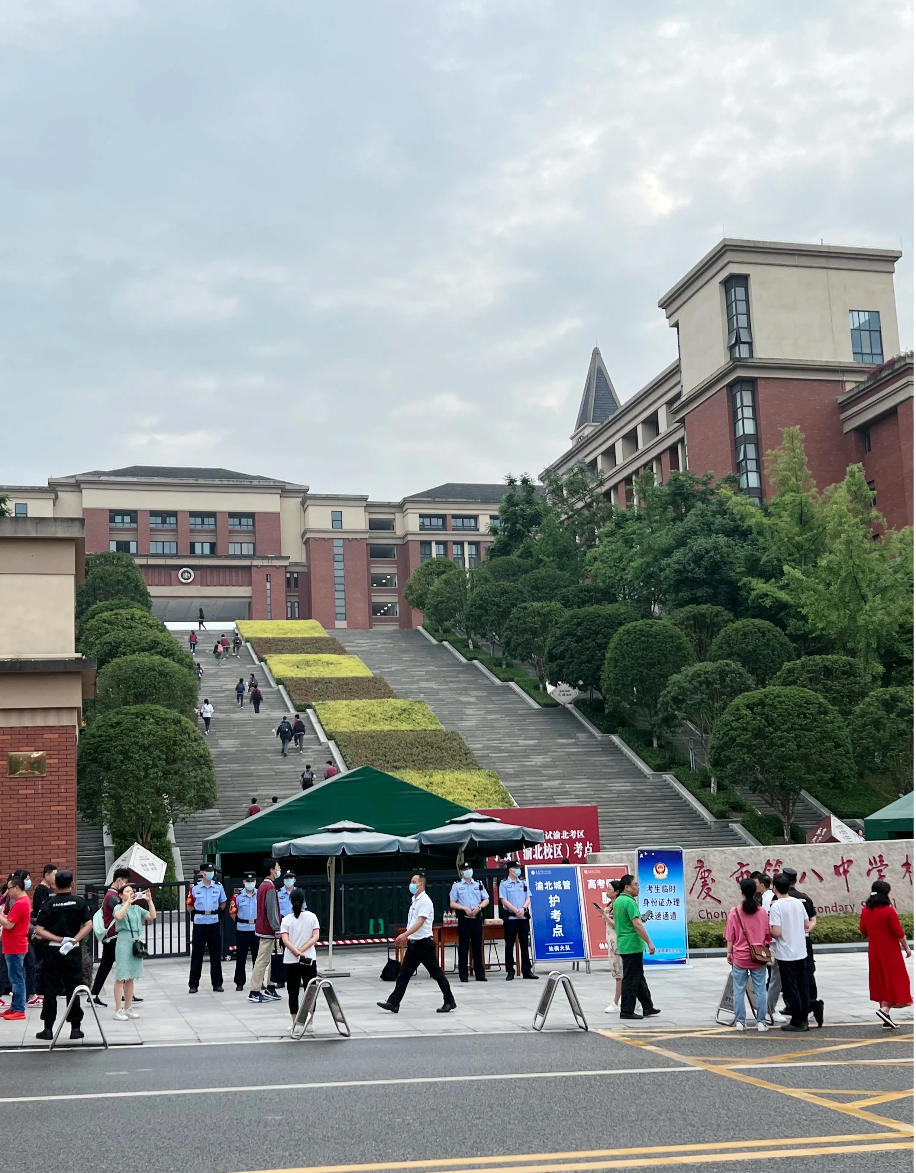 谁创历史新高?网传重庆"七龙珠"2023年高考600分以上人数比例!