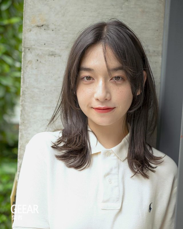 气质直发:无需费时打理又散发清纯魅力的发型