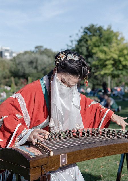 古筝美女彭静旋图片