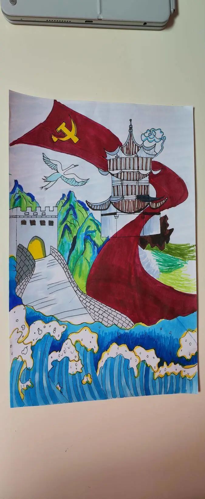 活动中,广大学生积极参与,绘画作品涉及水粉,水彩,工笔画,中国画等多