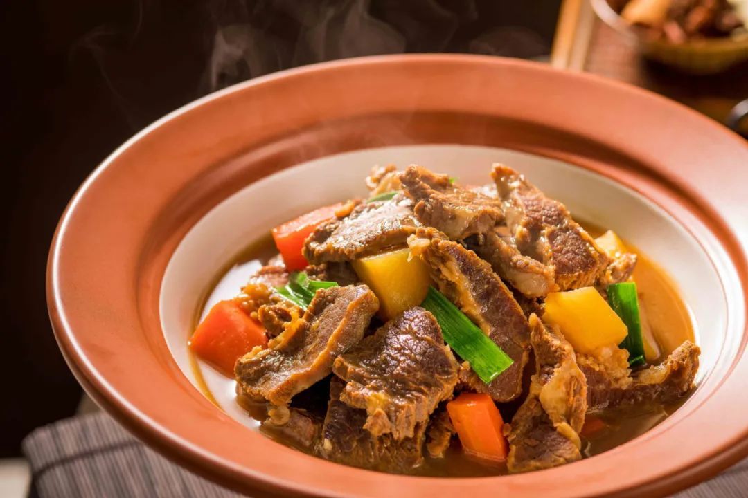 管爷年夜饭-广式经典酱香牛腩煲,让这个除夕饭吃起来更有味儿