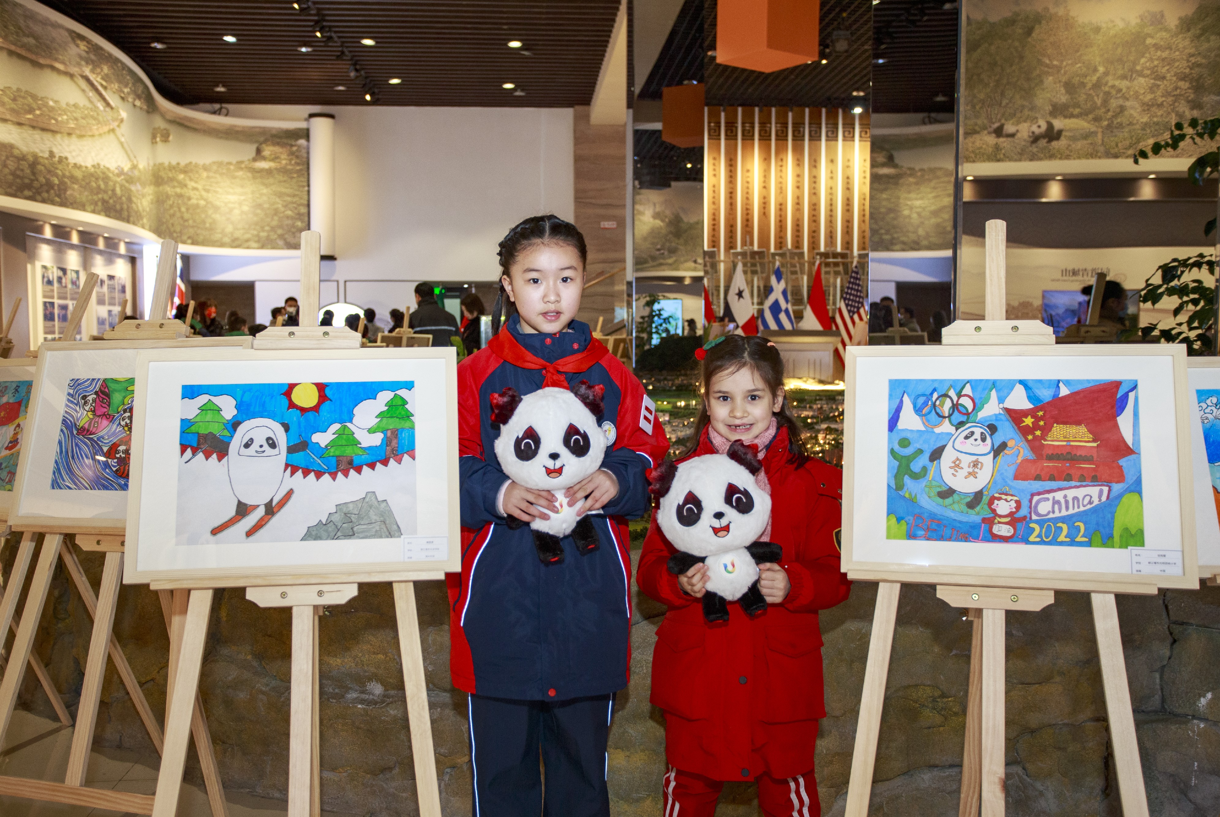 都江堰市国际友城青少年画展开幕