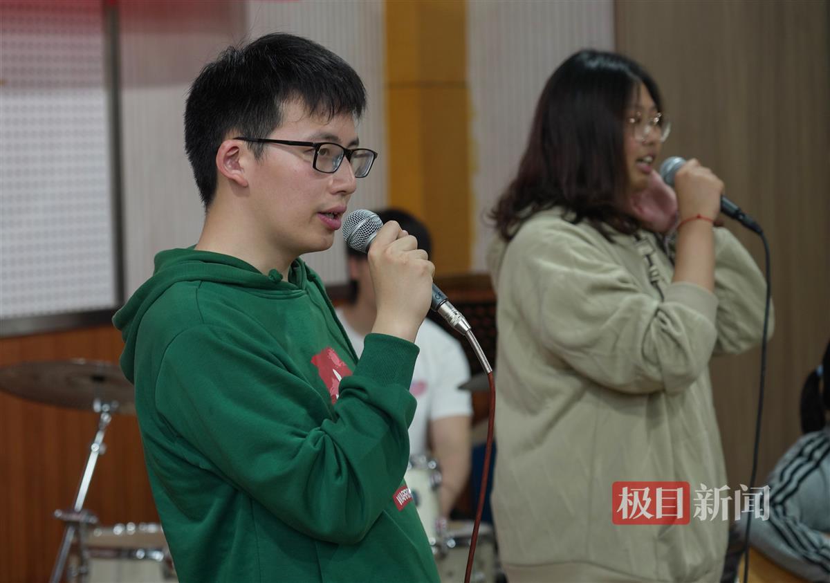 程振宇说,对许多孩子来说,要长时间保持注意力是非常困难的事情,包括