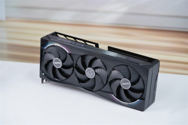 技嘉RTX 5070 Ti超级雕评测：最适合高端玩家的游戏显卡 4K144Hz电竞显示器完美搭档