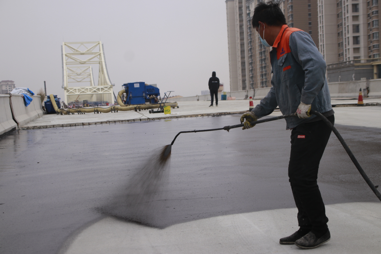 桥面防水施工,fyt型水性沥青基防水涂料,如何进行喷涂施工