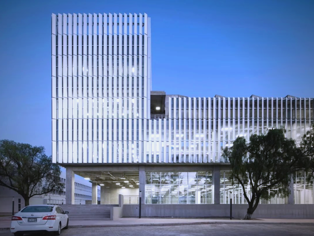 建筑立面竖向线条设计的多样应用与探索