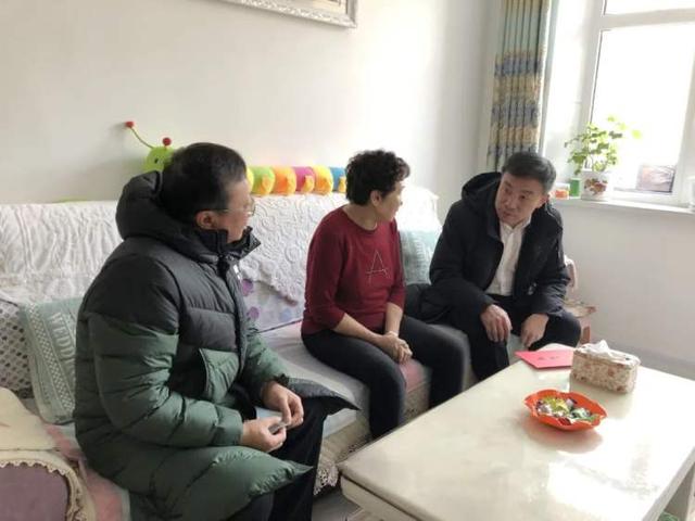 金仓走访慰问我市困难党员,困难职工和困难群众牙克石市融媒体中心