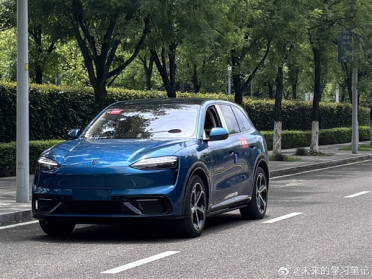 问界M6 EV后驱入门版实车曝光：舱内激光视觉方案、或24.98万起售