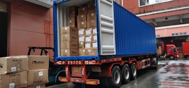 朗峰实业的货物装柜,将通过"中欧班列-上海号"发往德国汉堡