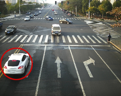 左转弯拐进对向车道算违章吗