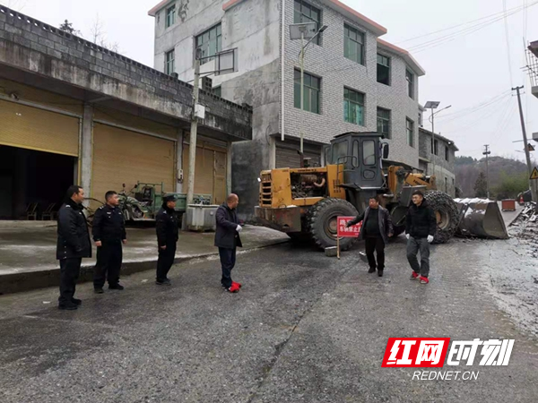 鳳凰縣禾庫鎮:做好雨雪冰凍天氣安全防範工作