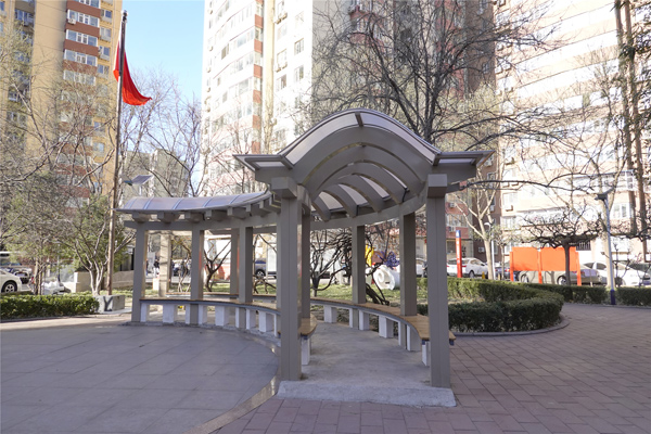 香河园街道:修复休闲广场 为社区居民打造美丽家园