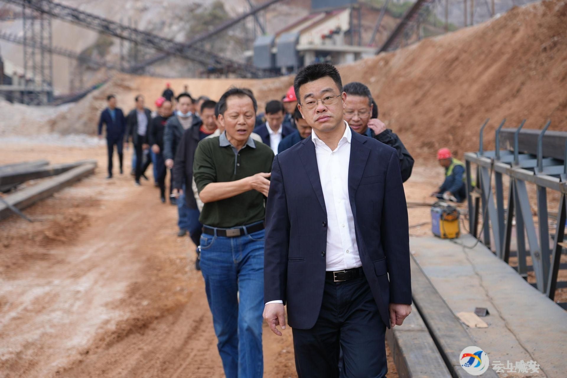 李军平调研咸宁(阿洛亚)航空汽摩文旅运动乐园项目建设情况