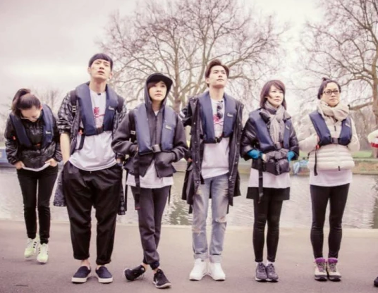 古力娜扎晒《花少3》合照,《花少2》却是杨洋阴影,综艺互撕鼻祖