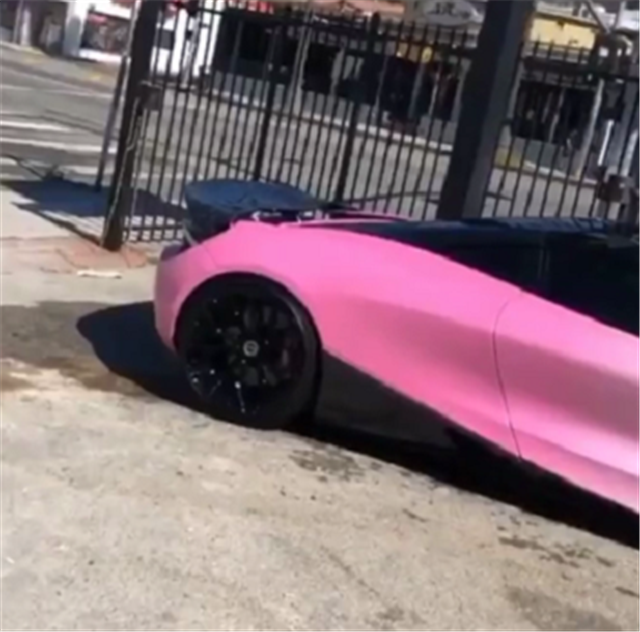 "渐变粉"迈凯伦720s,车价7位数,贴膜花5位数,少女心十足