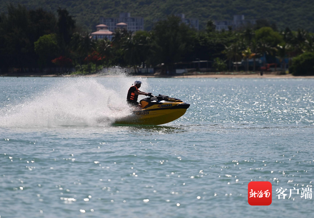 原创组图|三亚举办首届摩托艇驾照培训 35人拿到驾照
