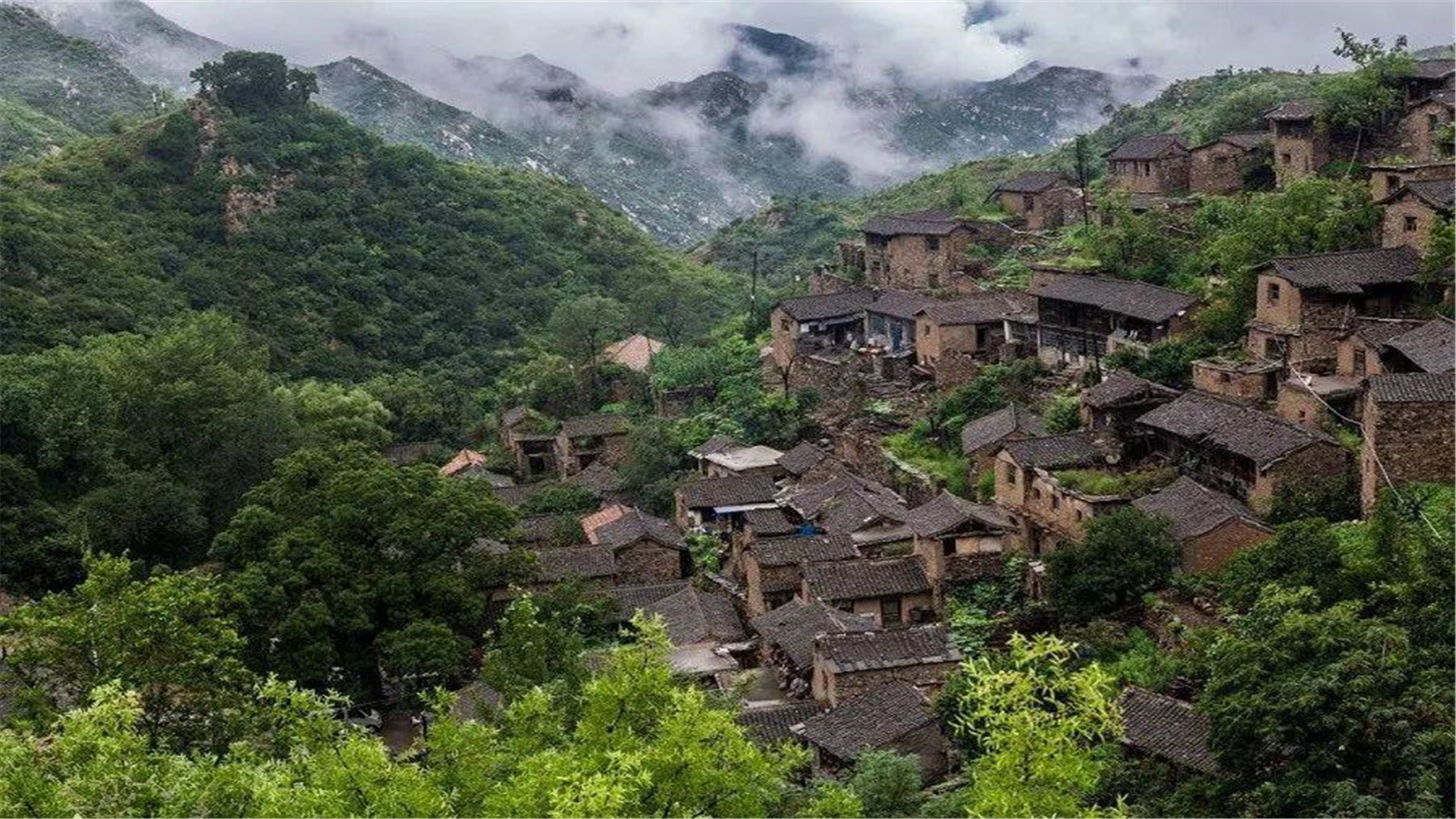 山西千年古村落,人称"小布达拉宫",如今仅剩11个老人