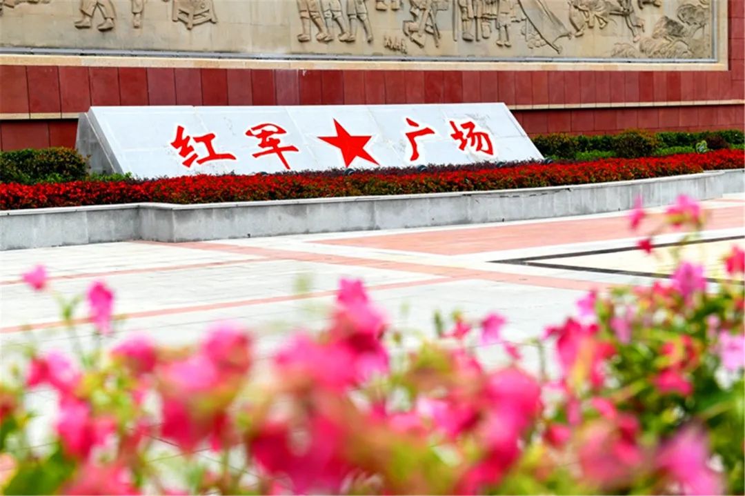 川陕革命根据地红军烈士陵园 为代表的红色旅游区不断擦亮通江旅游