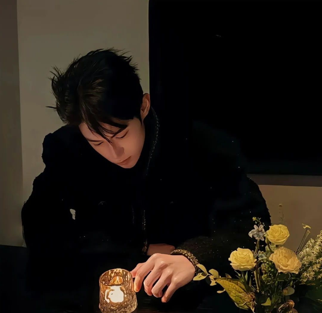 冷峻与优雅并存:30岁成熟绅士的微信头像之道