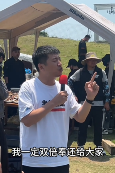 张雪峰请员工吃大餐 暑假放20天 加一天班一定双倍奉还