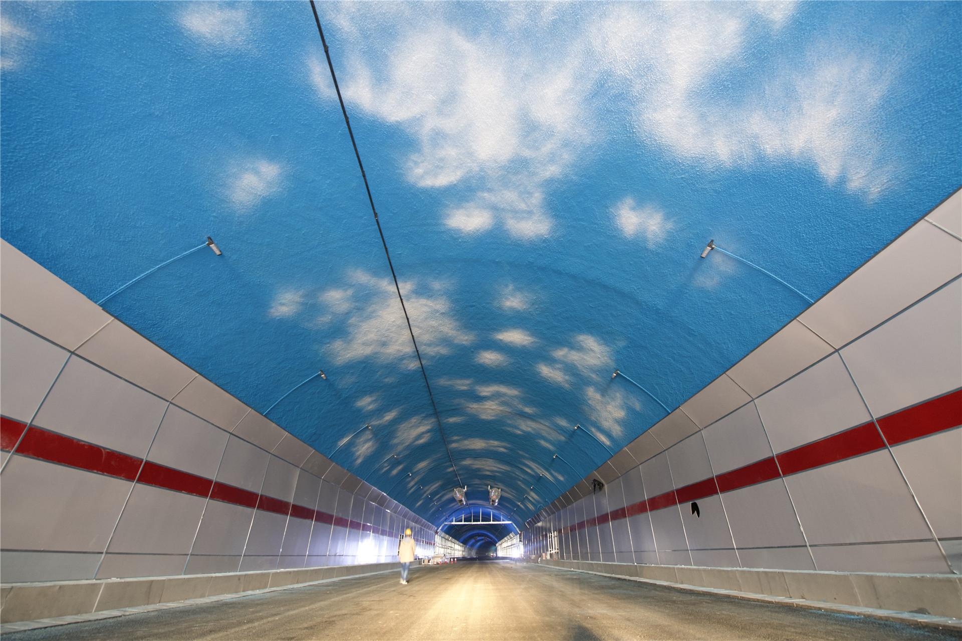 长沙迎来首条"蓝天白云"隧道 预计7月具备通车条件