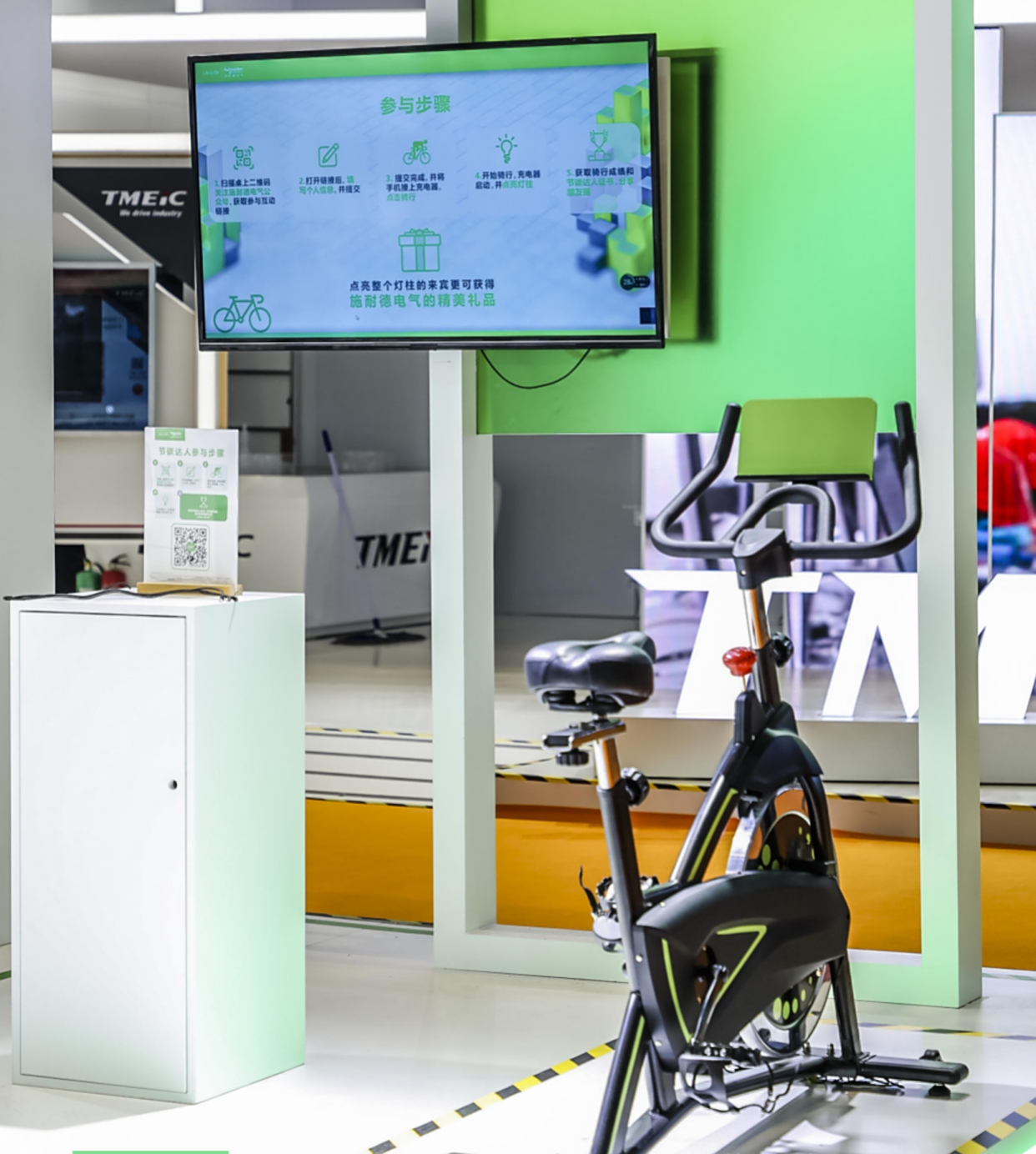 施耐德互动式自行车运动发电. 拍摄:王勇