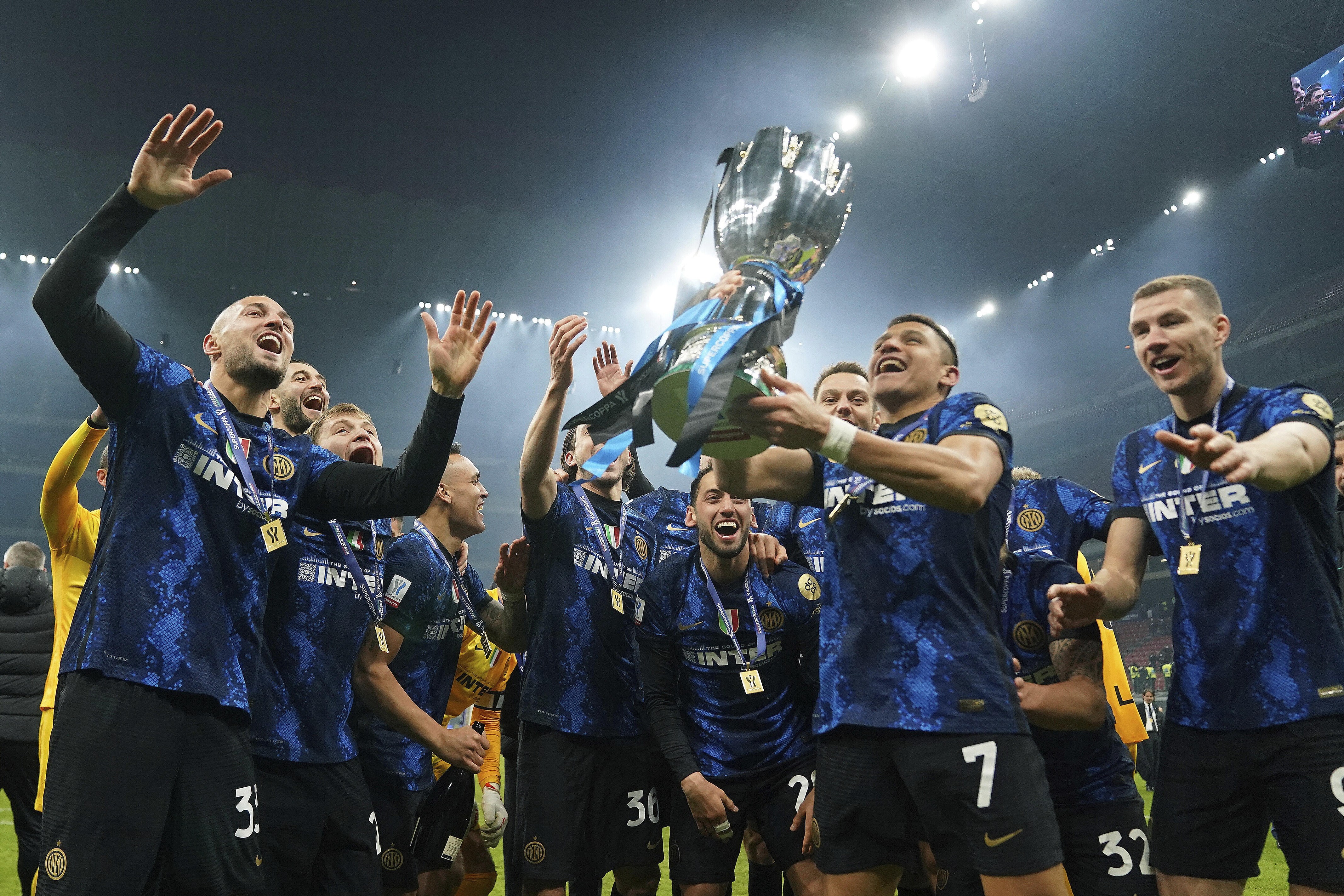 足球——意大利超级杯:国际米兰夺冠