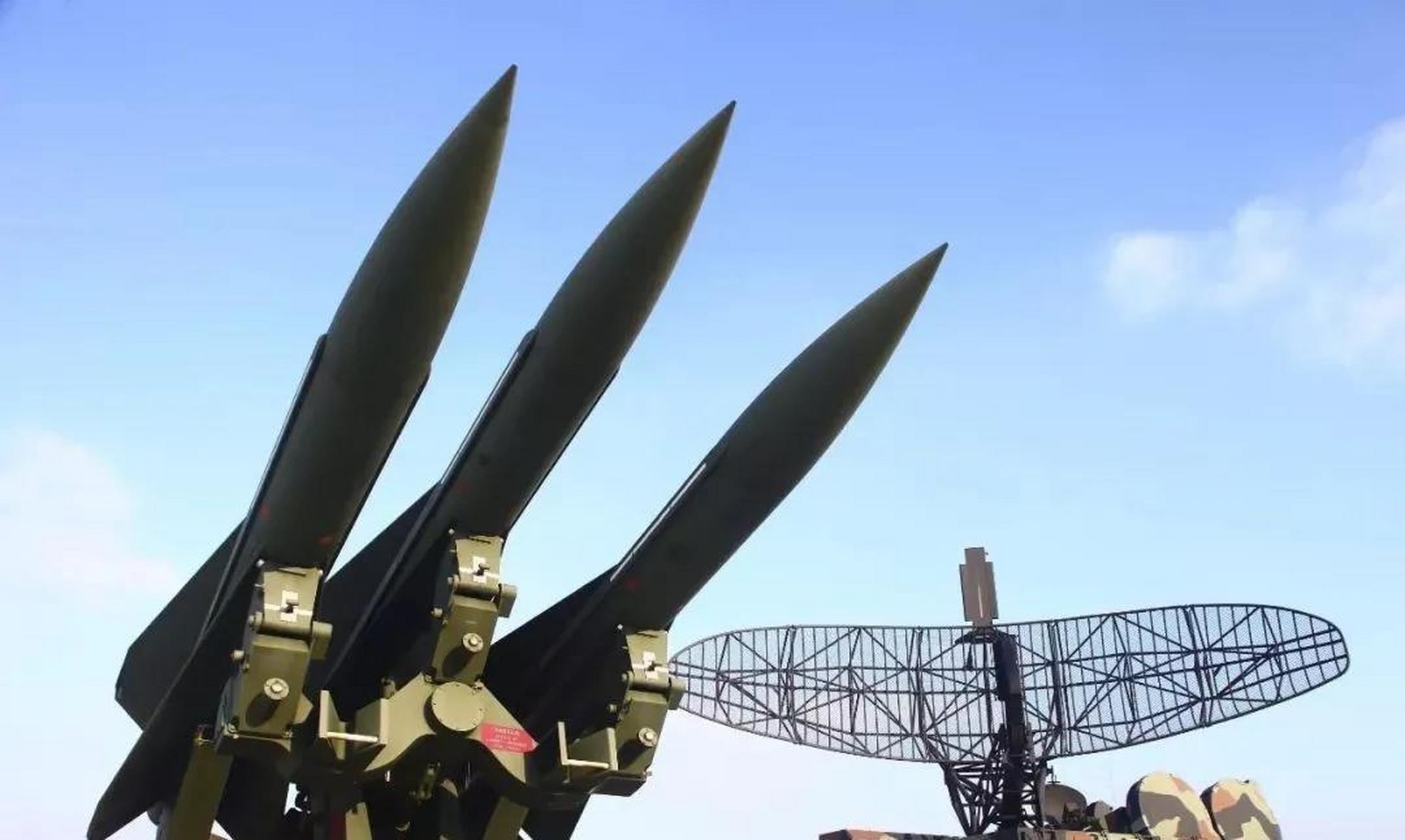 爱国者防空导弹600枚,一枚300万美元; 天弓防空导弹1000枚,一枚180万