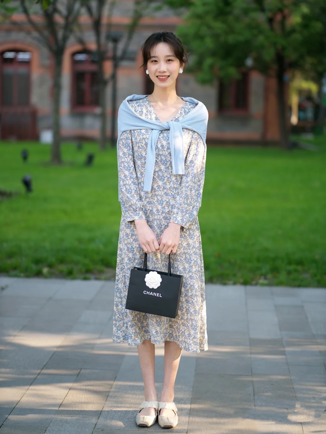 贵阳4月份穿什么衣服,清爽简约不失质感的穿搭,给你想要的时髦