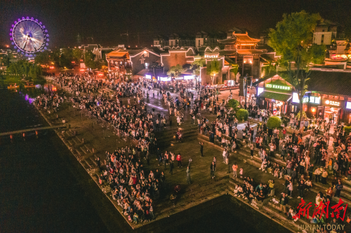 长沙铜官窑古镇夜景图片