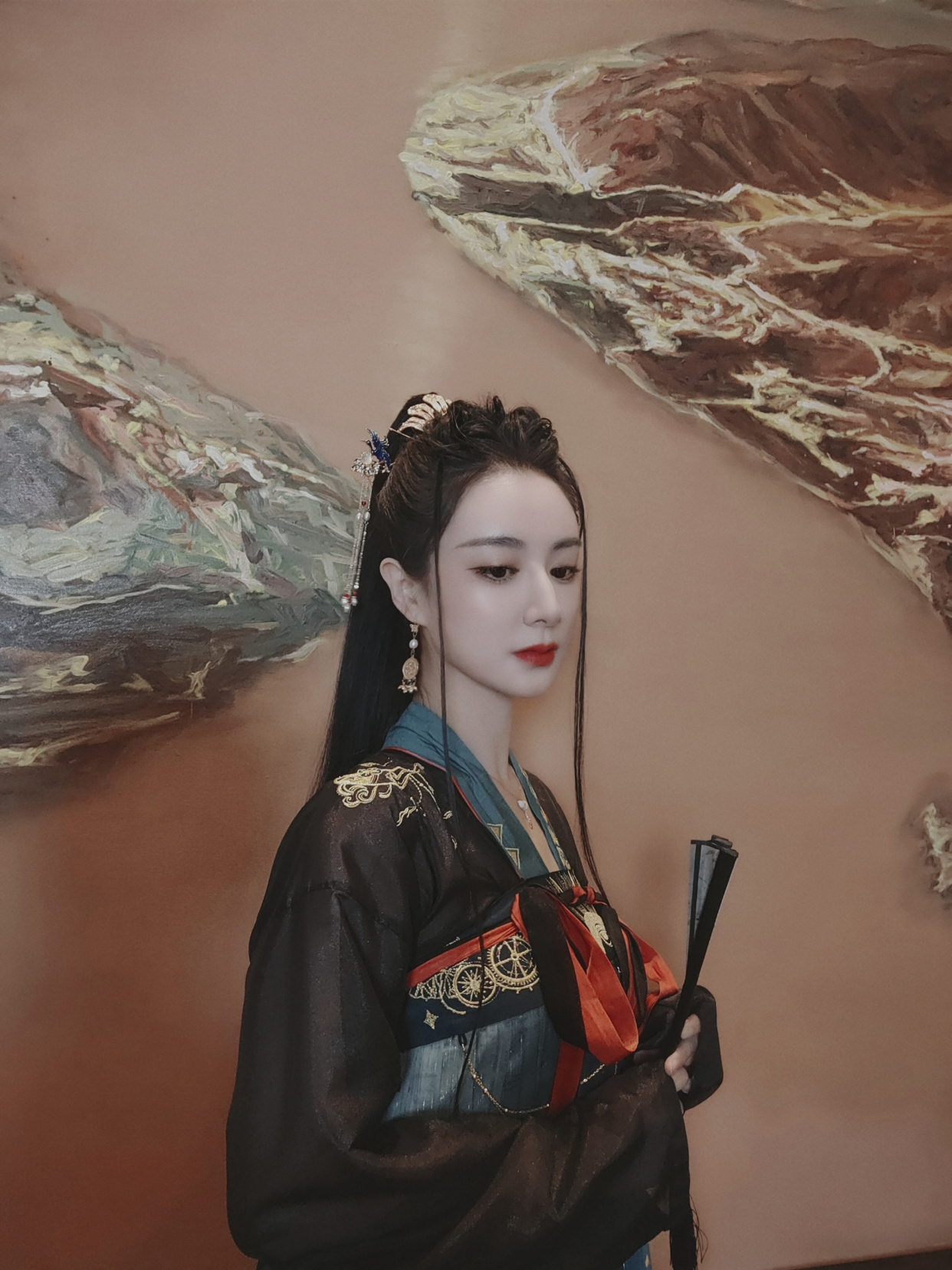 被薇娅的"汉服"造型惊艳了,侠女范十足,网友:演古装剧必追!