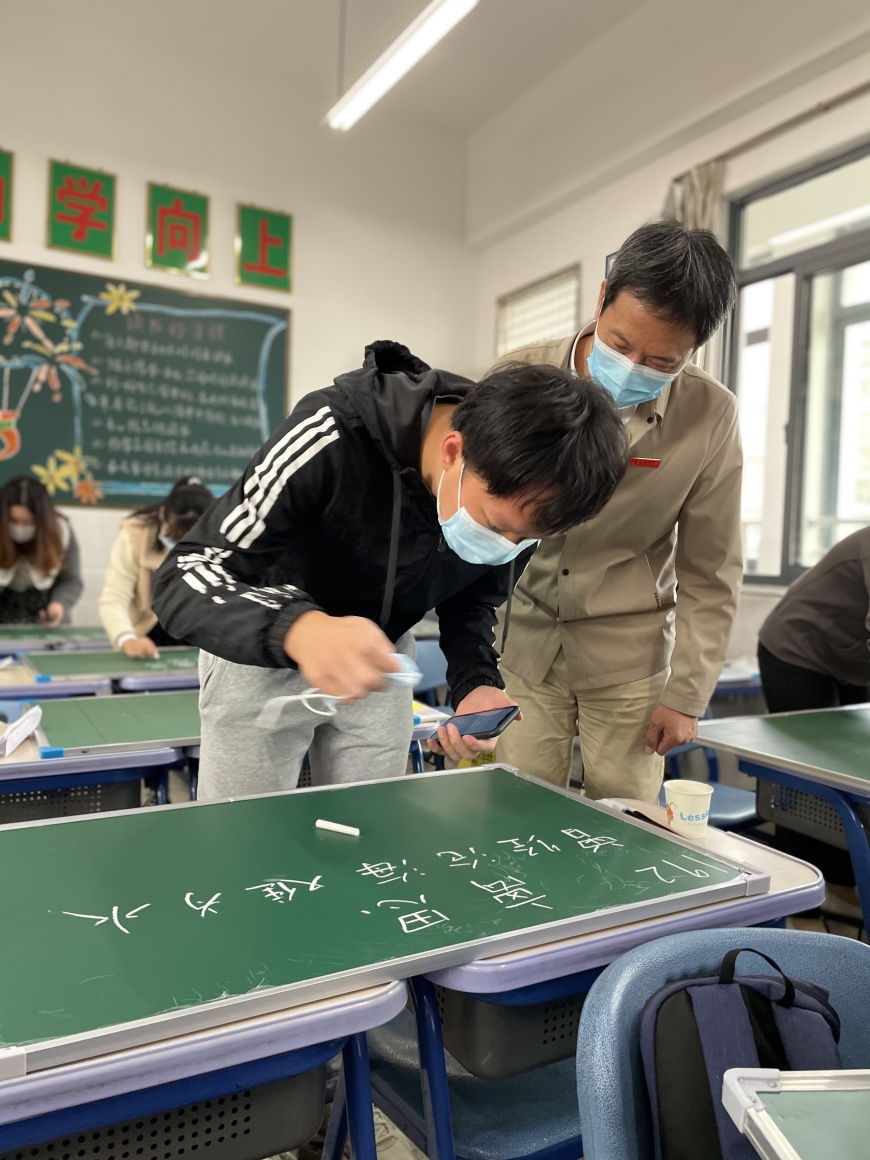 请君看入木,一寸乃非虚