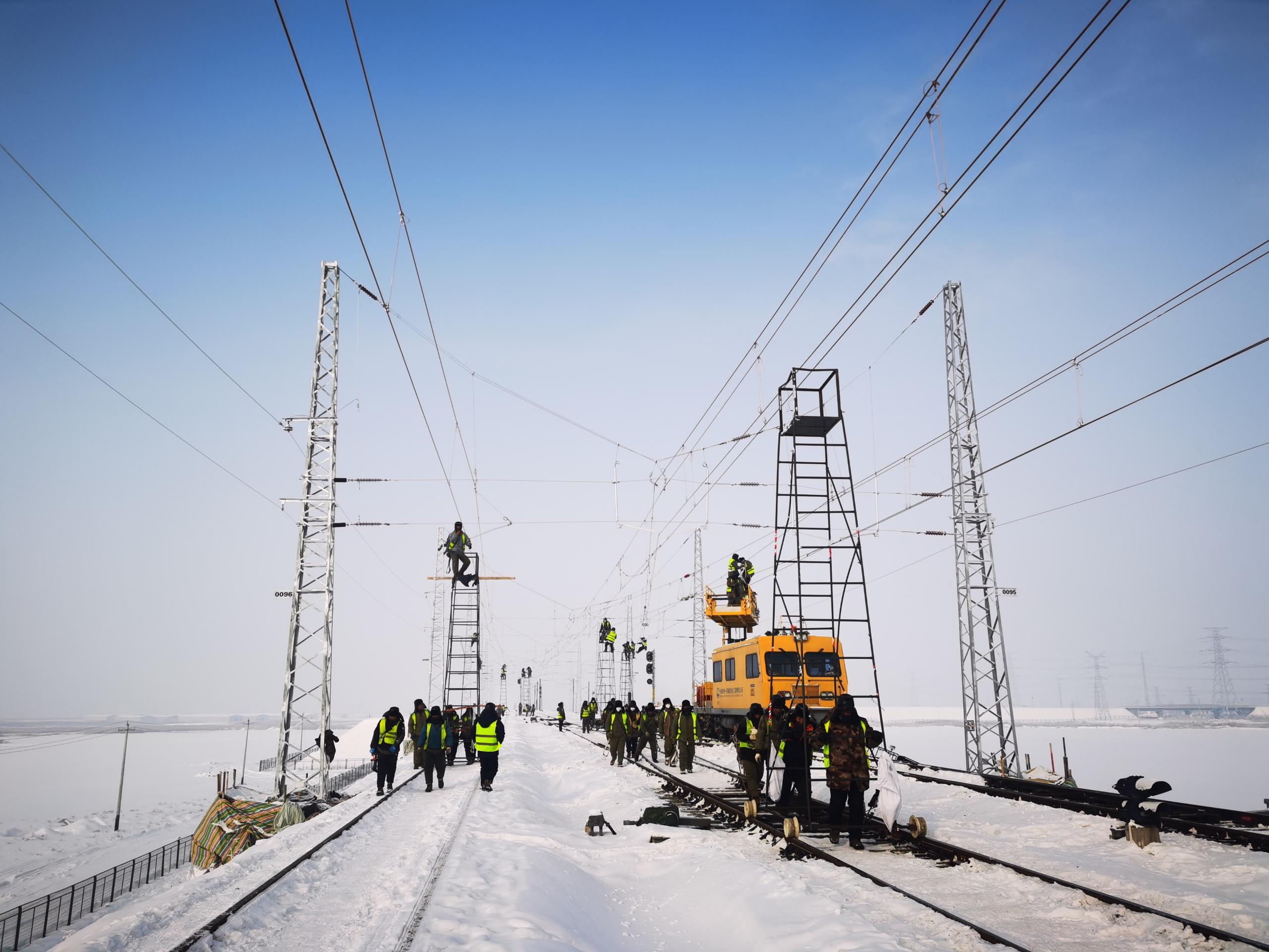 中铁一局施工神信铁路电气化改造项目完成