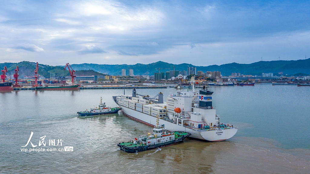 浙江玉环:2023年首船6000多吨新西兰猕猴桃成功进境大麦屿港