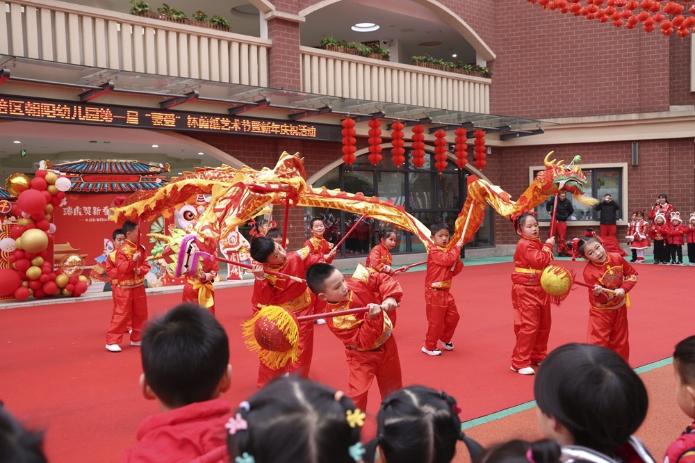 舞龍舞獅,非遺體驗 幼兒園多彩活動迎新年