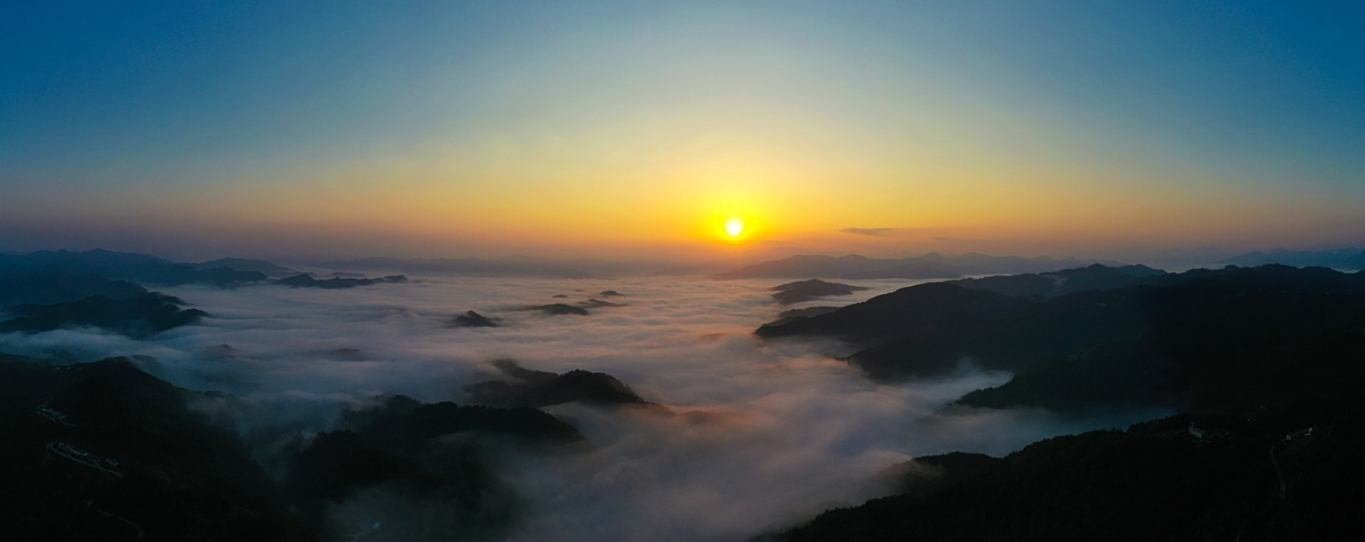 陕西平利:云海日出女娲山