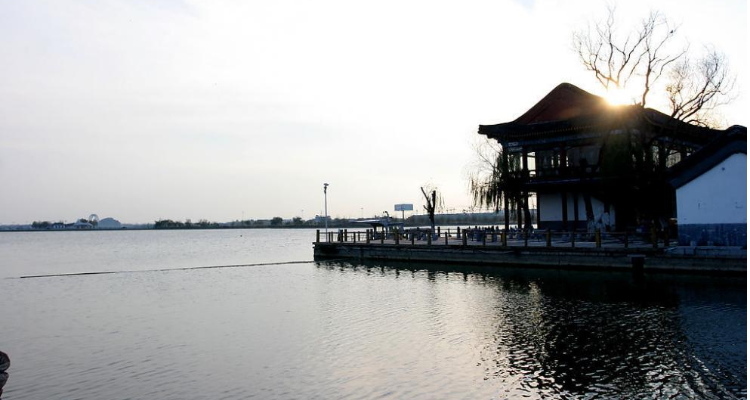 天下泉城和江北水城分别指