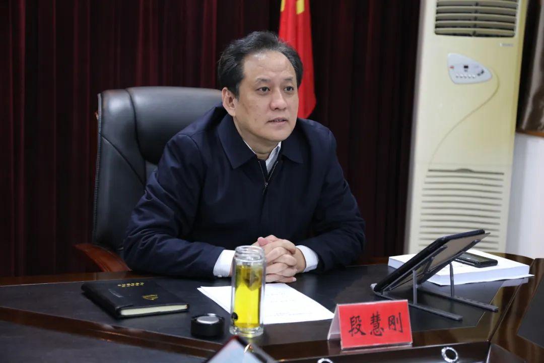 段慧刚主持召开十五届闻喜县委第73次常委会会议