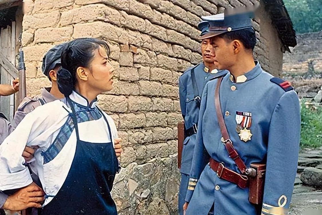 他能演会唱,是关海山徒弟罗嘉良好友,花百万为妻治癌,因爱复婚