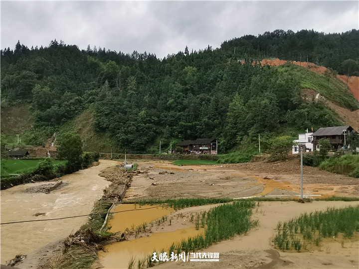 榕江县田坝村:受到暴雨侵袭 道路房屋农田有受损