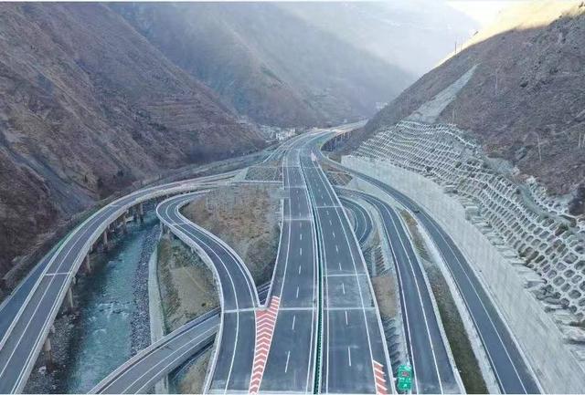 g4217蓉昌高速汶马段解除交通管制