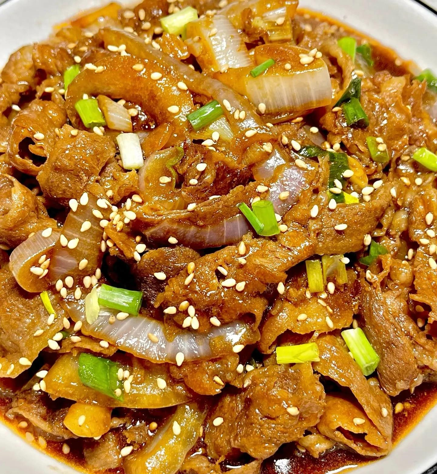 家庭版洋葱肥牛卷:快速烹饪美味佳肴