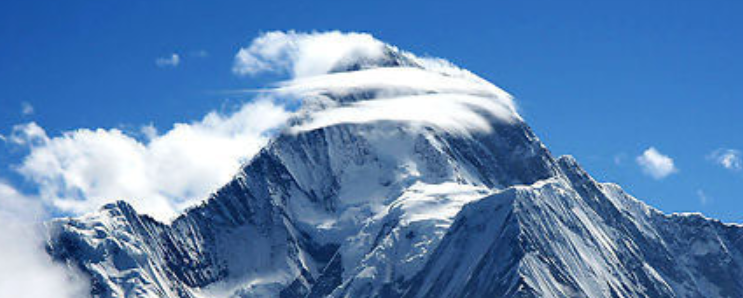 峨日朵雪峰之侧主旨是什么