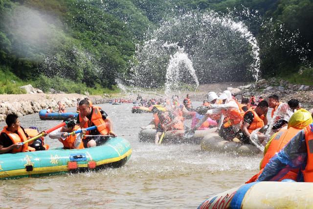 大东北最好玩的漂流,抚顺清原红河谷生态之旅,释放你的夏日激情