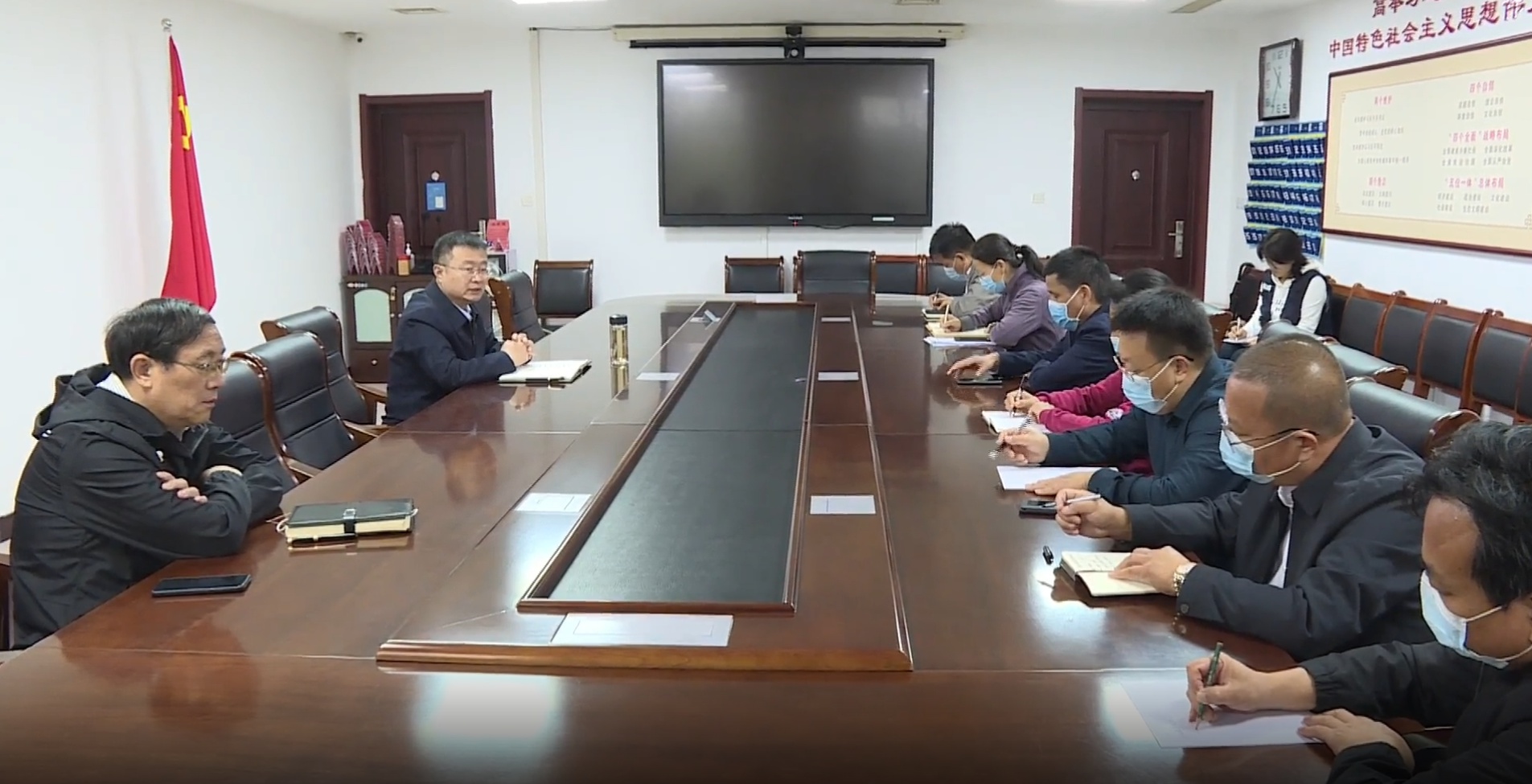 区党工委书记,管委会主任温建国冒雨调研衡水湖马拉松赛筹备工作