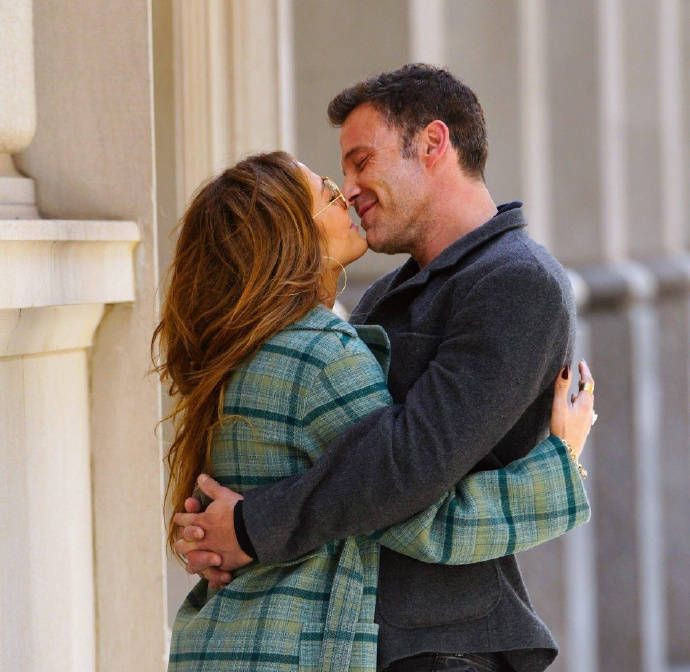 詹妮弗洛佩兹晒与大本婚礼照片现场拥吻大秀恩爱