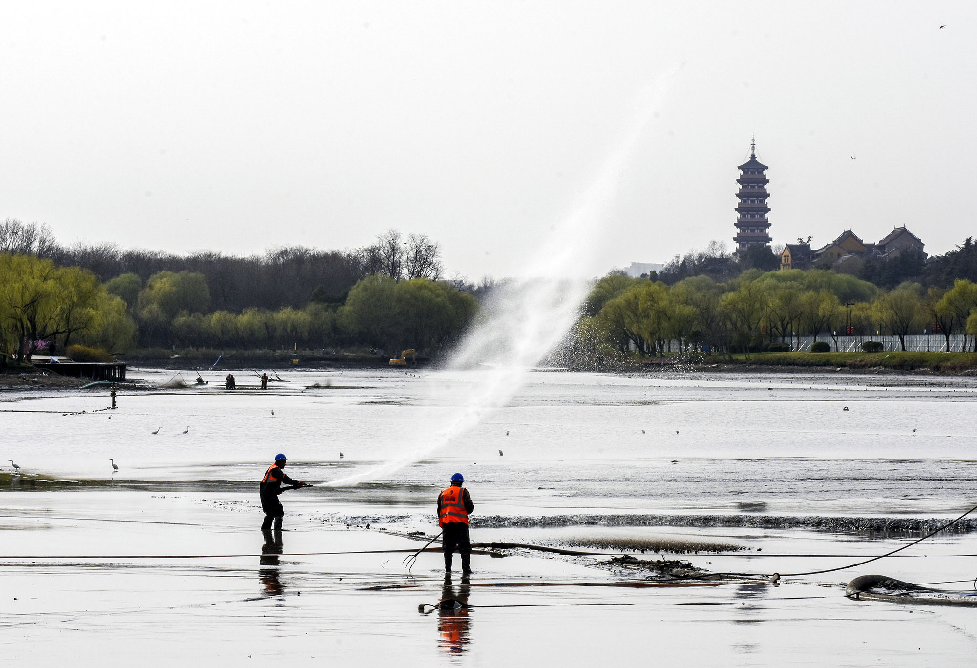 蜀冈-瘦西湖风景区二期清淤工程正式开始